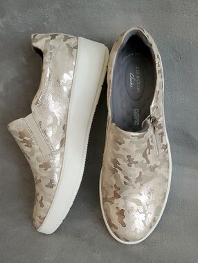 COLLECTION by CLARKS Layton Step Metallic Camo Sneakers WOMEN'S SIZE: 11M